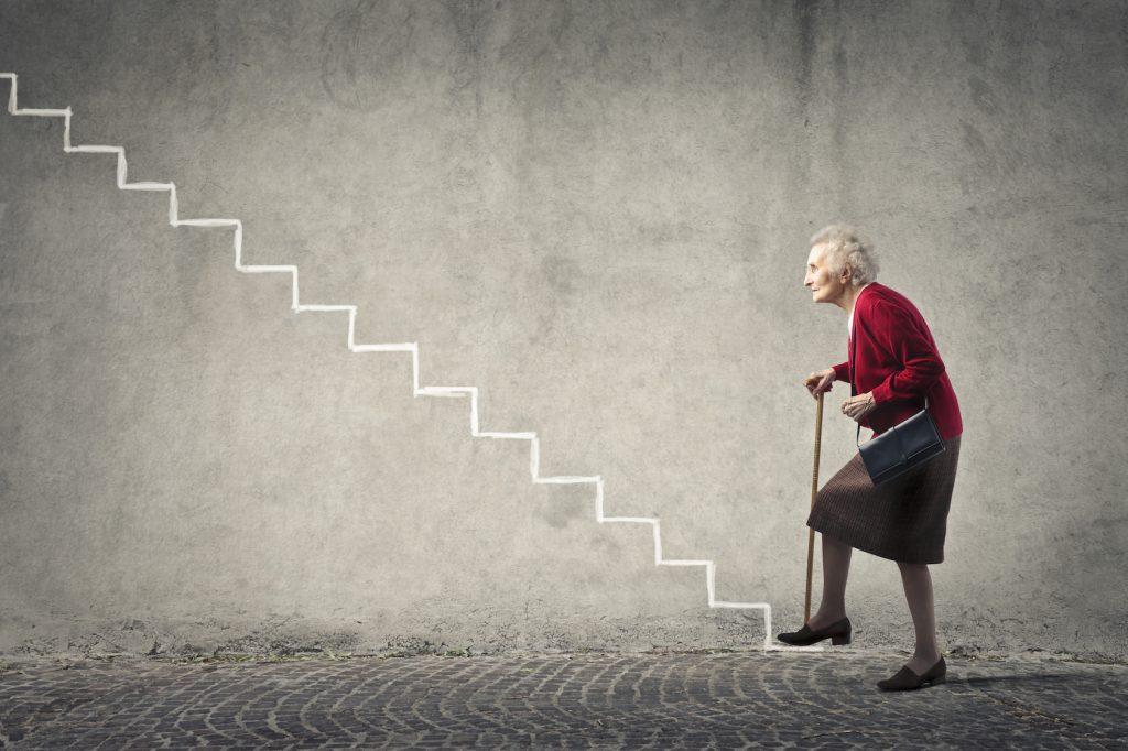 Научила пожилую маму, как легко подниматься по лестницам без одышки и давления